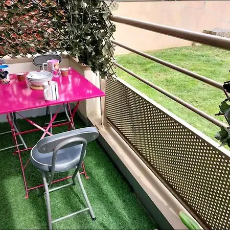 3 Bedrooms 8-9P -2 Parkings, 2 Tv Apartment *